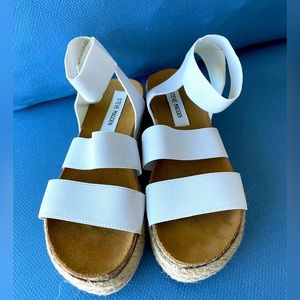 STEVE MADDEN white elastic cork & rope platforms some slight marks Size 6